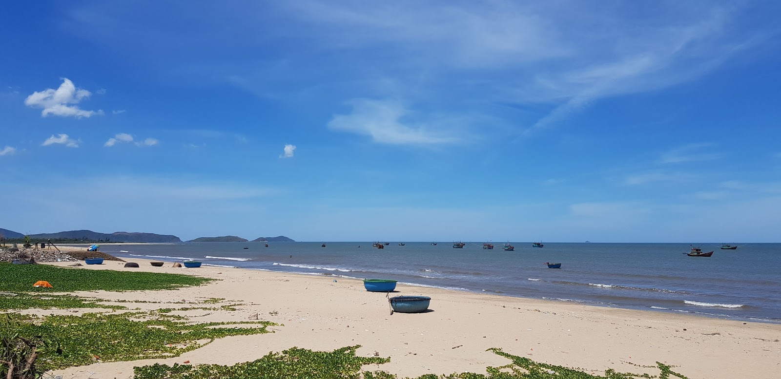 Fotografija Canh Duong beach z svetel pesek površino