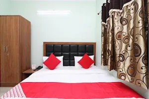 OYO 28717 New Paras Guest House image