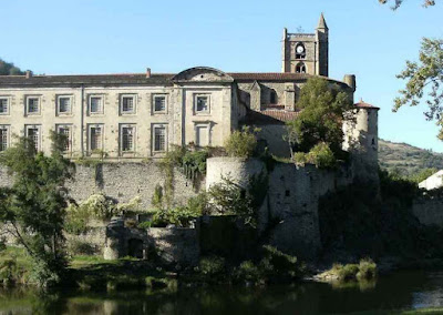 Prieuré Sainte-Croix à Lavoûte-Chilhac