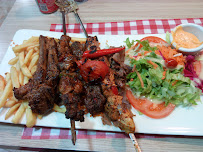 Kebab du Café et restaurant de grillades Anatolie à Montereau-Fault-Yonne - n°9