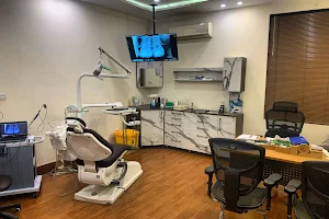 Dr. Zeeshan Tahir, Dentist. image