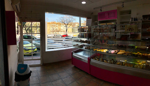Pastelería Cafetería Media Luna en Plasencia, Cáceres‎