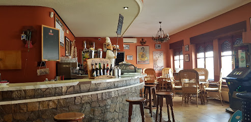 Restaurante & Bar Catorce - C. Pío Basanta, 43, 47250 Mojados, Valladolid, Spain