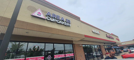 Cupcake Shop «Smallcakes: A Cupcakery of Naperville», reviews and photos, 115 E Ogden Ave #119, Naperville, IL 60563, USA