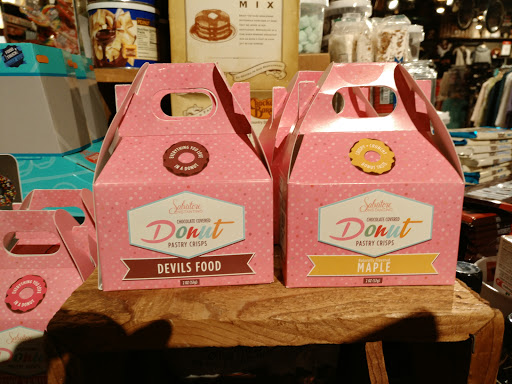 American Restaurant «Cracker Barrel Old Country Store», reviews and photos, 1511 Riverboat Center Dr, Joliet, IL 60431, USA