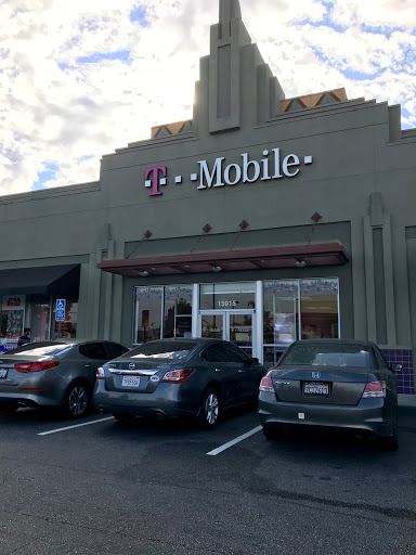 T-Mobile, 15915 Bellflower Blvd, Bellflower, CA 90706, USA, 