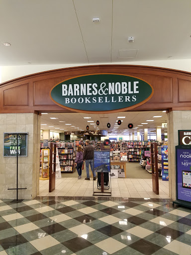 Barnes & Noble, 270 Buckland Hills Dr #1024, Manchester, CT 06040, USA, 