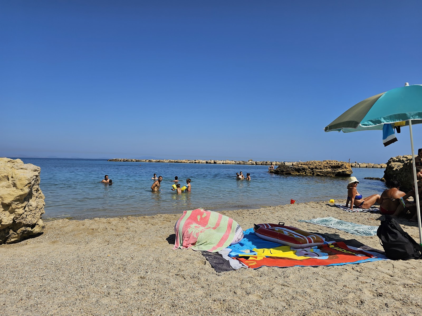 Foto van Spiaggia Acque Dolci en de nederzetting
