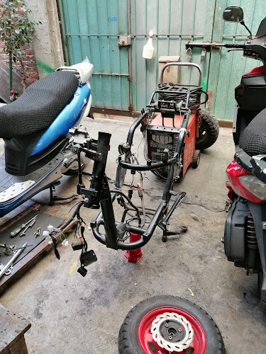Garage " El gato negro" taller de motonetas