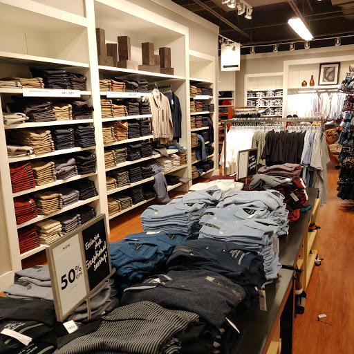 Clothing Store «Banana Republic», reviews and photos, 820 W Stacy Rd, Allen, TX 75013, USA