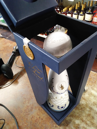 Liquor Store «21st Amendment Wine and Spirits», reviews and photos, 2201 E 62nd St E, Indianapolis, IN 46220, USA