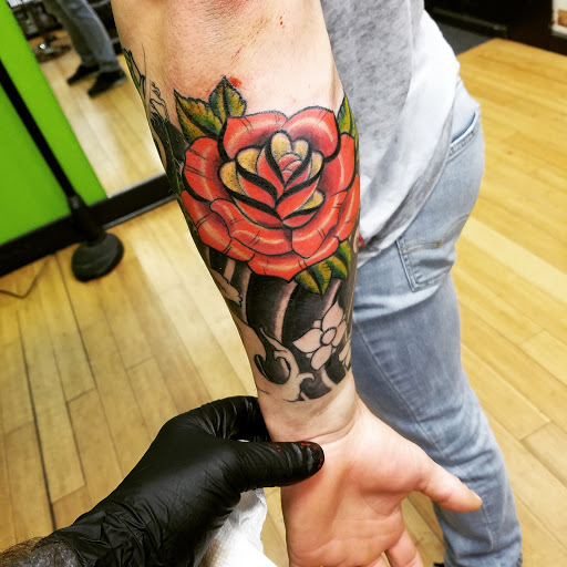 Explore smoky mountain tattoo ideas, creative tattoo ideas in Burlington, available at Mr Tattoos & Piercing