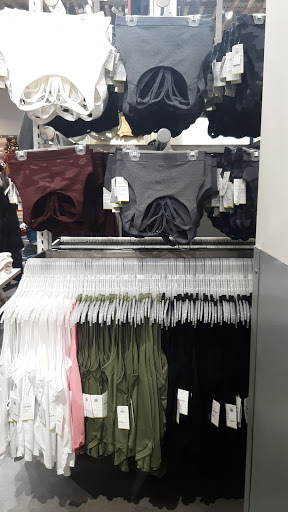 Clothing Store «Old Navy», reviews and photos, 1400 Willowbrook Mall, Wayne, NJ 07470, USA