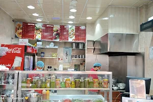 مطعم فلافل الياسمين | Falafel Al Yasmeen image