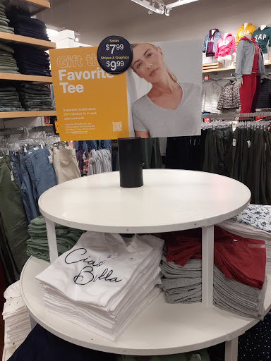 Clothing Store «Gap Outlet», reviews and photos, 55 Bay St, Long Beach, CA 90802, USA