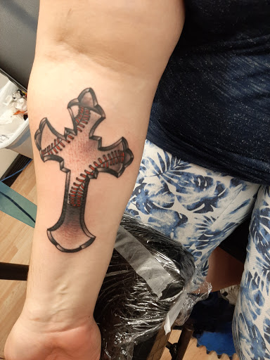 Tattoo Shop «A - Town Ink Tattoo Studio», reviews and photos, 1313 Jackson St, Anderson, IN 46016, USA