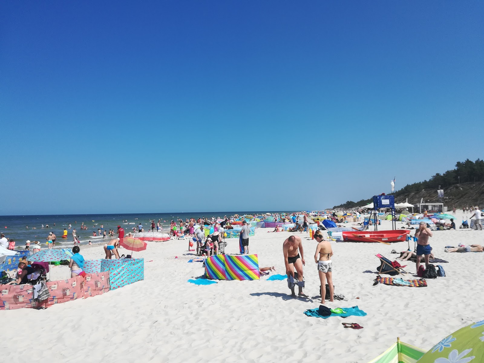 Zdjęcie Belogora Beach z powierzchnią drobny beżowy piasek