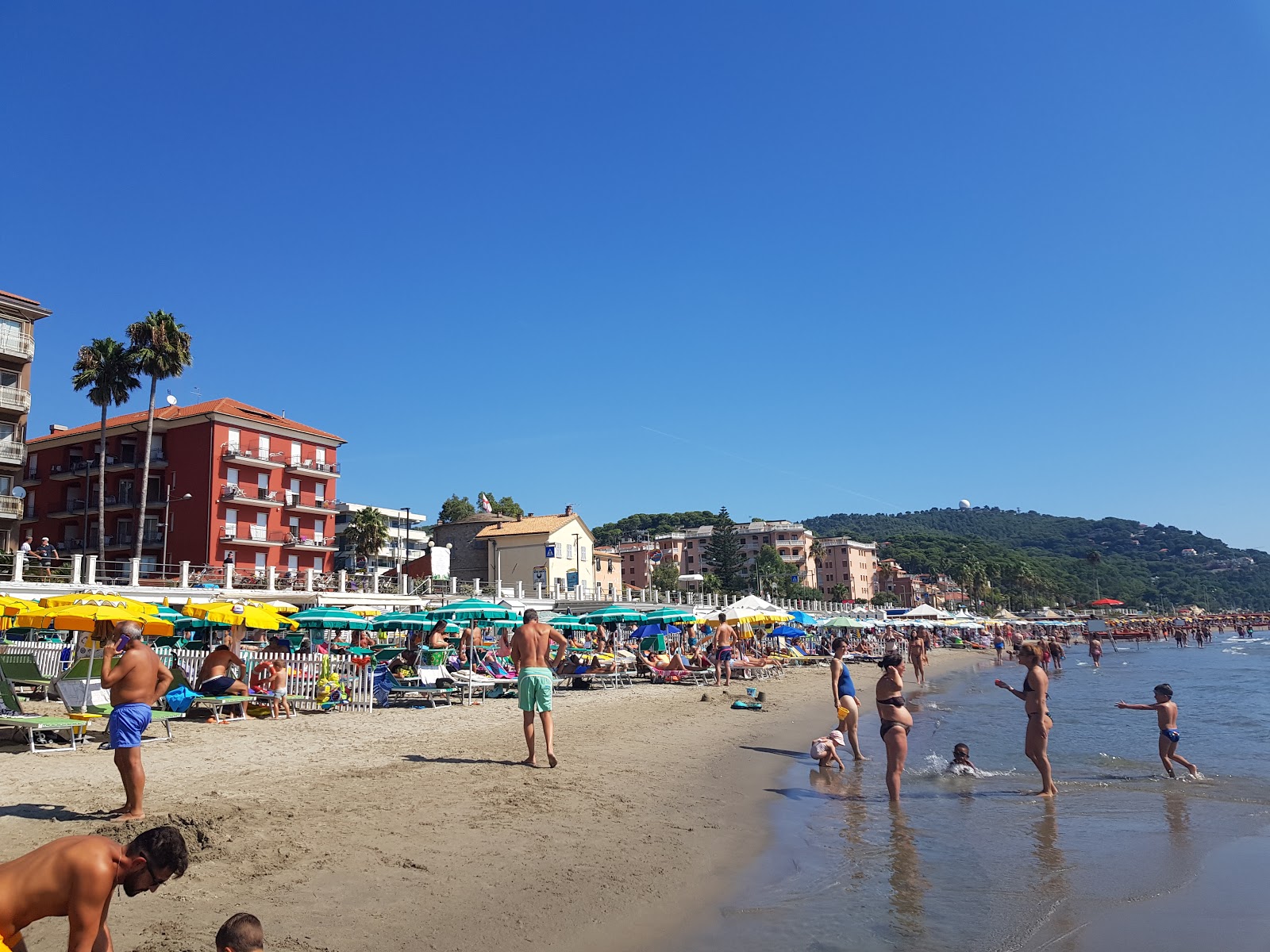 Photo of Andora beach with very clean level of cleanliness
