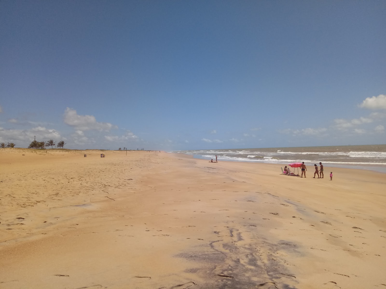Fotografie cu Plaja Pontal do Ipiranga cu o suprafață de nisip strălucitor