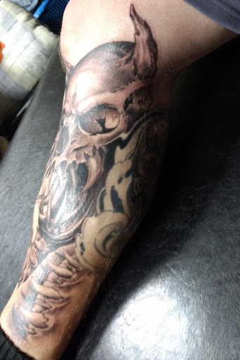 Under the Gun Tattoo Studio, 3998 Alum Creek Dr, Columbus, OH 43207, USA, 