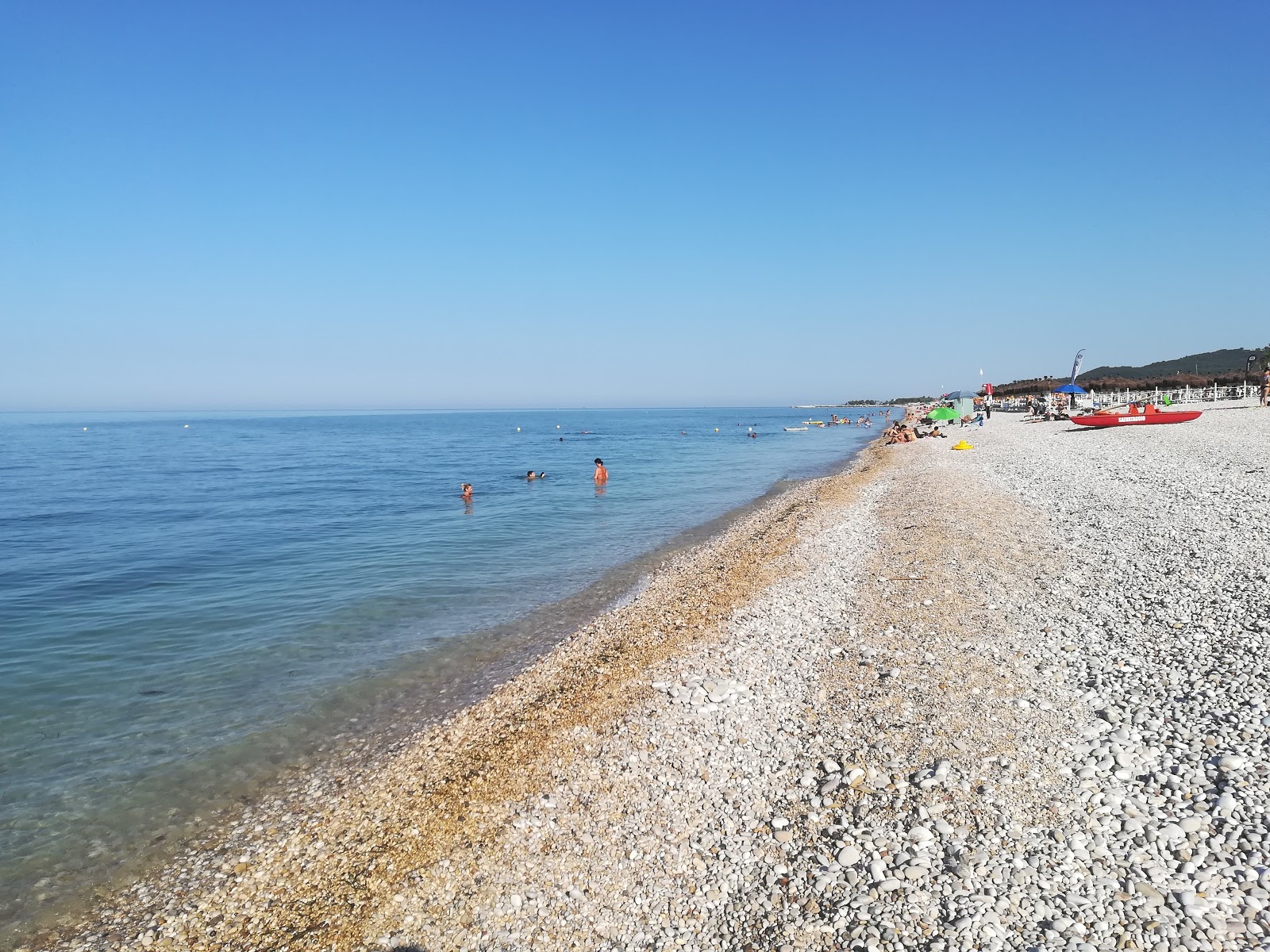 Fotografie cu Fossacesia Marina Beach cu drept și lung