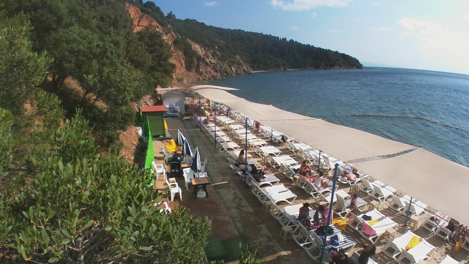 Foto de Halik Koyu Aile Plaji con agua cristalina superficie