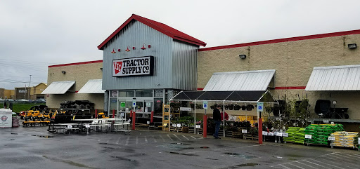 Tractor Supply Co., 3184 US-11, Malone, NY 12953, USA, 