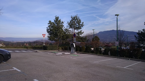 Borne de recharge de véhicules électriques SYANE Haute-Savoie Charging Station Pers-Jussy