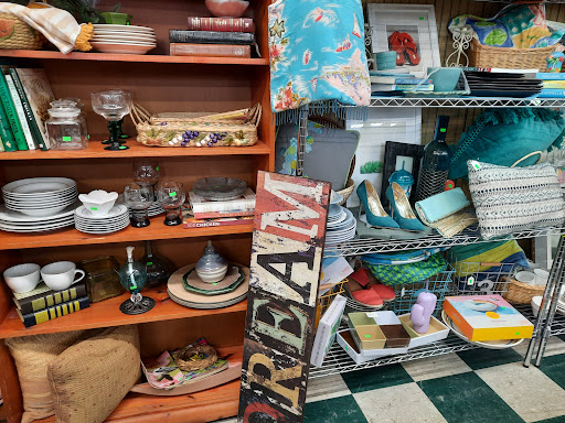 Thrift Store «The Village Thrift Shop», reviews and photos, 910 Main St, Antioch, IL 60002, USA