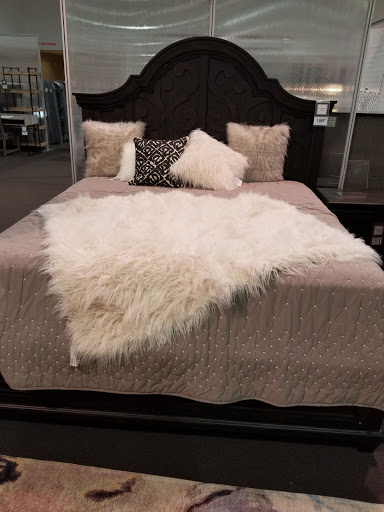 Furniture Store «Value City Furniture», reviews and photos, 945 E Lewis and Clark Pkwy, Clarksville, IN 47129, USA