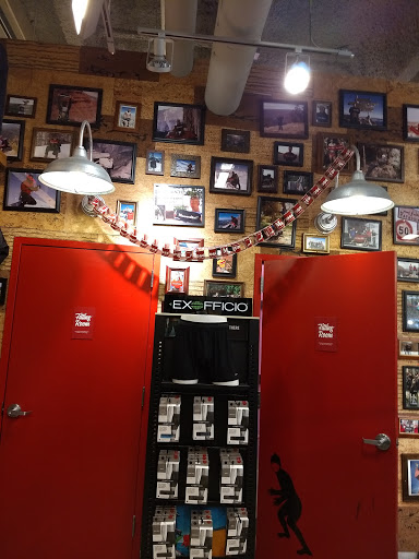 Outdoor Sports Store «Moosejaw», reviews and photos, 439 W 47th St, Kansas City, MO 64112, USA