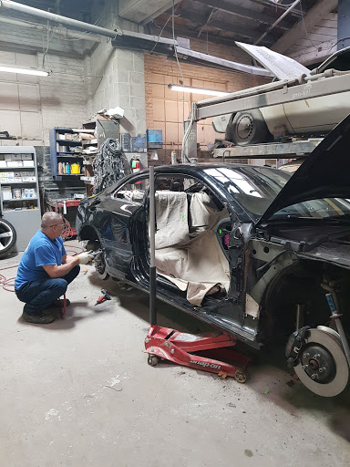 Auto Body Shop «D V Auto Body», reviews and photos, 609 Frelinghuysen Ave, Newark, NJ 07114, USA