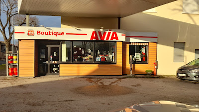 AVIA à Cluny