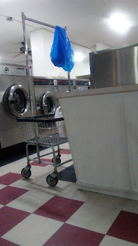 WHITE COIN LAUNDROMAT AND ALTERATIONS - Photo 5 - Car repair in Bountiful, UT, Salt Lake City