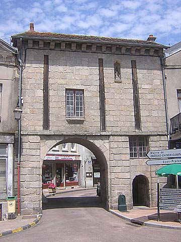 Porte Notre-Dame à Château-Chinon(Ville)