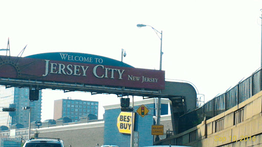 Shopping Mall «Newport Plaza», reviews and photos, 125 Eighteenth St, Jersey City, NJ 07310, USA