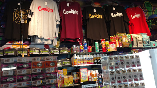 Body Piercing Shop «Vibes Smoke Shop & Piercing», reviews and photos, 1222 El Camino Real, Redwood City, CA 94061, USA