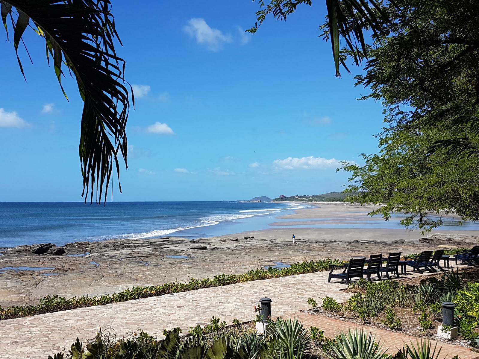 Foto de Playa Jiquelite con agua cristalina superficie