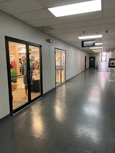 Thrift Store «Nearly New Thrift Shop», reviews and photos, 1250 Bardstown Rd # 114, Louisville, KY 40204, USA