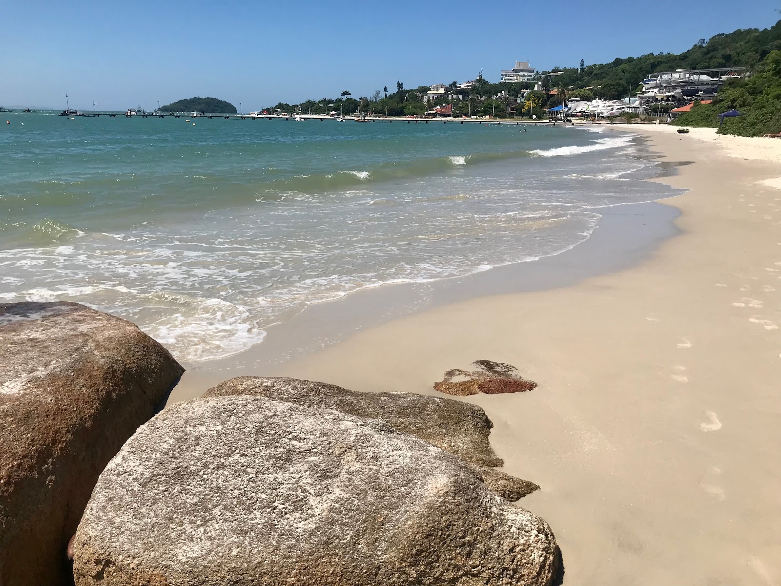 Photo of Canajure Beach II backed by cliffs