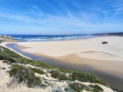 Foto von Praia da Bordeira und die siedlung
