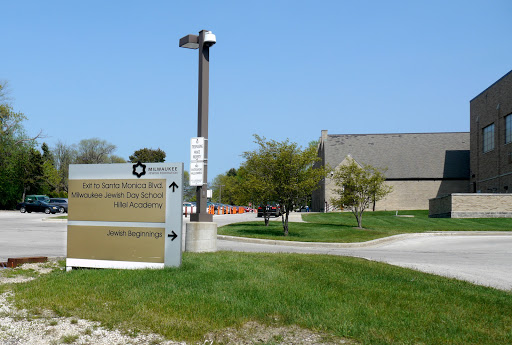 Community Center «The Harry& Rose Samson Family Jewish Community Center», reviews and photos, 6255 N Santa Monica Blvd, Milwaukee, WI 53217, USA