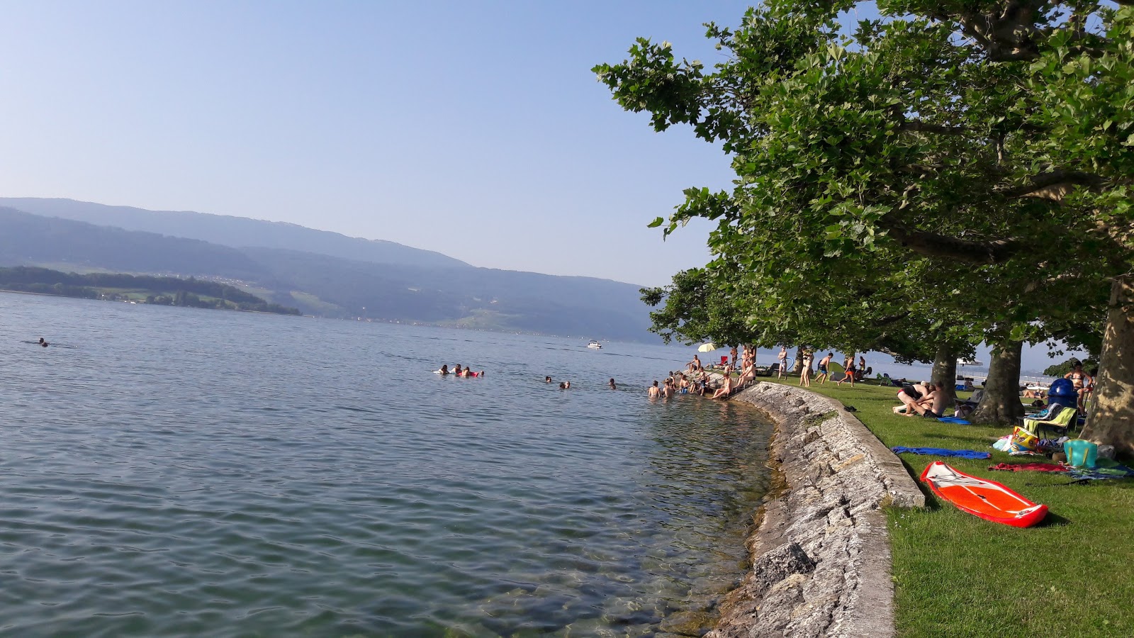 Foto di Strandbad Luscherz e l'insediamento
