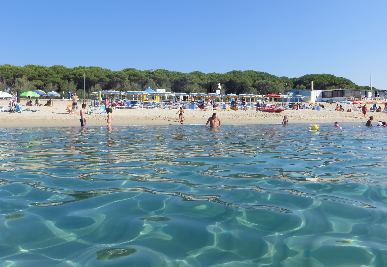 Foto van Strand van Villaggio Carrao met gemiddeld niveau van netheid