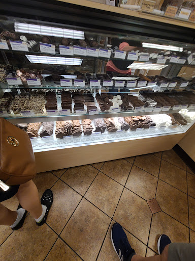 Shopping Mall «Silver Sands Premium Outlets», reviews and photos, 10562 Emerald Coast Pkwy W, Miramar Beach, FL 32550, USA