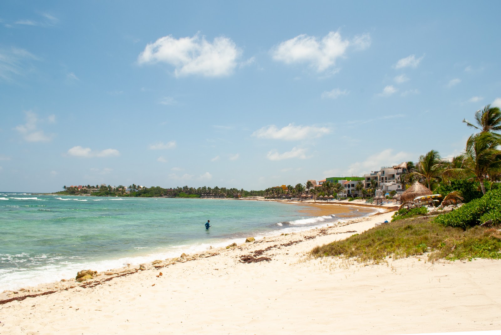 Foto di Playa Caribe con una superficie del sabbia luminosa