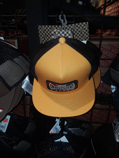 Shoe Store «Vans», reviews and photos, 13000 Folsom Blvd #403, Folsom, CA 95630, USA