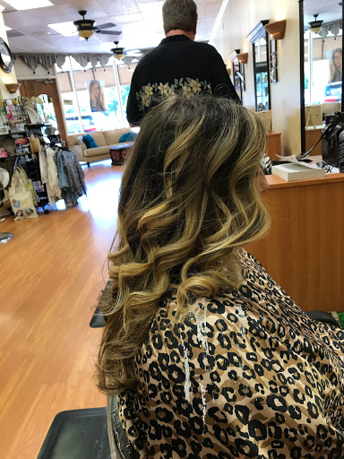Hair Salon «The Studio Salon», reviews and photos, 1568 Kingwood Dr, Kingwood, TX 77339, USA