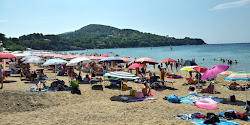 Photo de Lido di Capoliveri entouré de montagnes