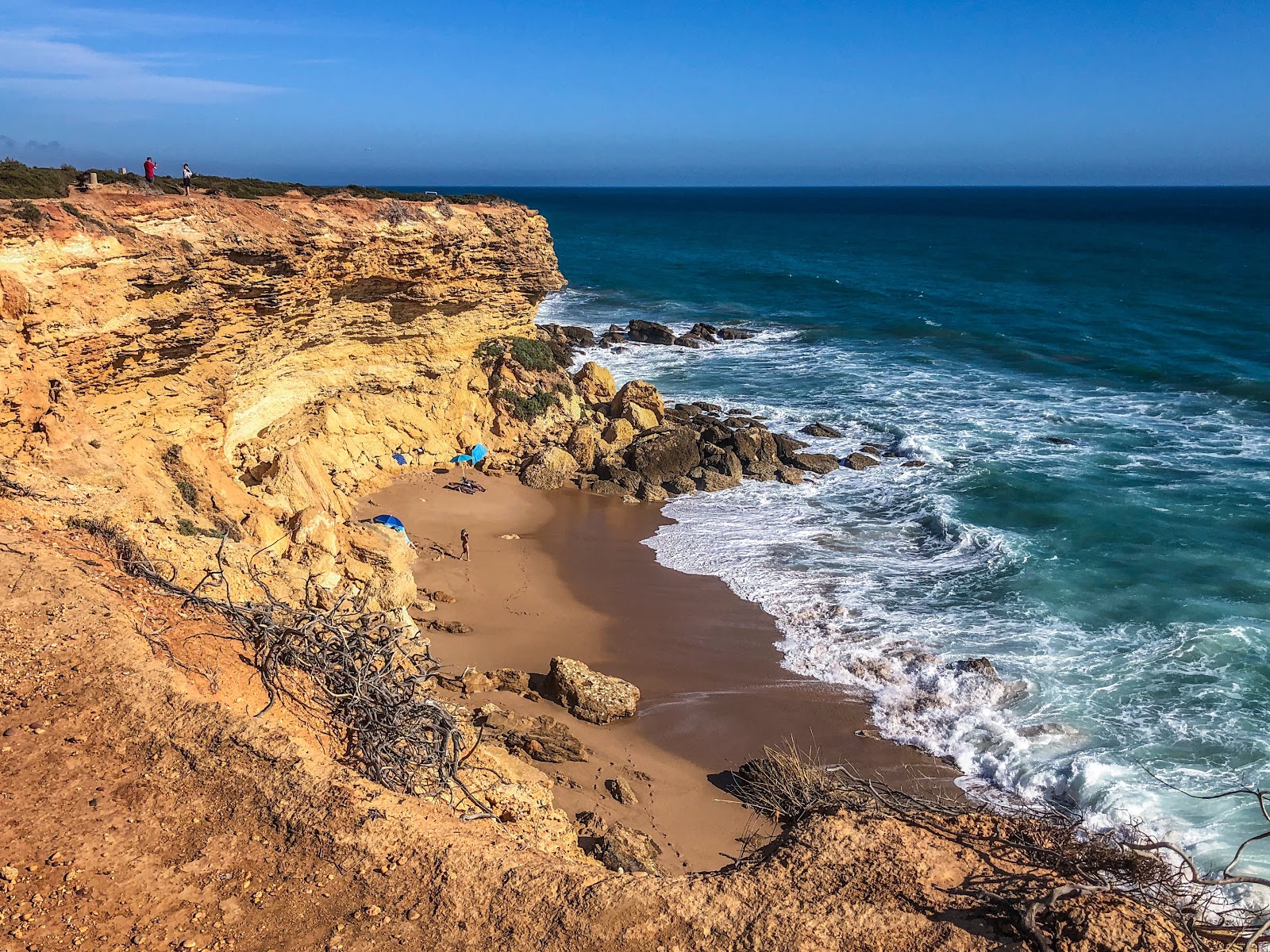 Foto von Cala del Faro mit brauner sand Oberfläche